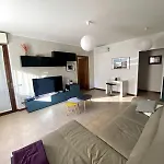 Duo Living, Spacious Comfortable 5 Minutes From Lancetti * Mailand