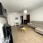 Apartment Duo Living, Spacious Comfortable 5 Minutes From Lancetti