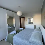 Duo Living, Spacious Comfortable 5 Minutes From Lancetti *