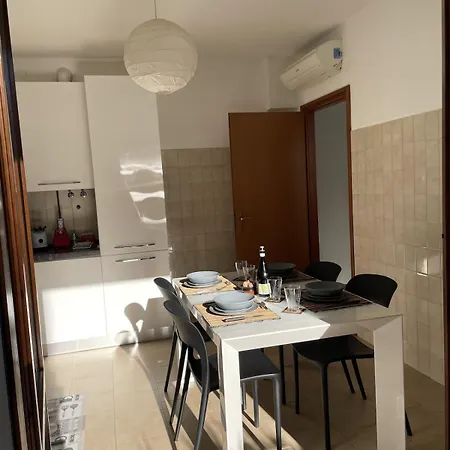 Duo Living, Spacious Comfortable 5 Minutes From Lancetti דירה *