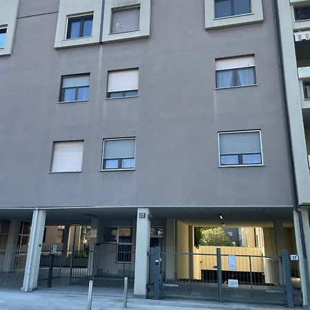 Duo Living, Spacious Comfortable 5 Minutes From Lancetti Apartment *