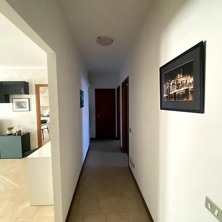 דירה Duo Living, Spacious Comfortable 5 Minutes From Lancetti מילאנו